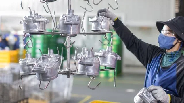 Shot blasting process for die casting surface finishing
