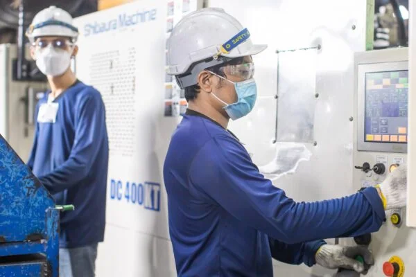 High pressure aluminum die casting machine in production process